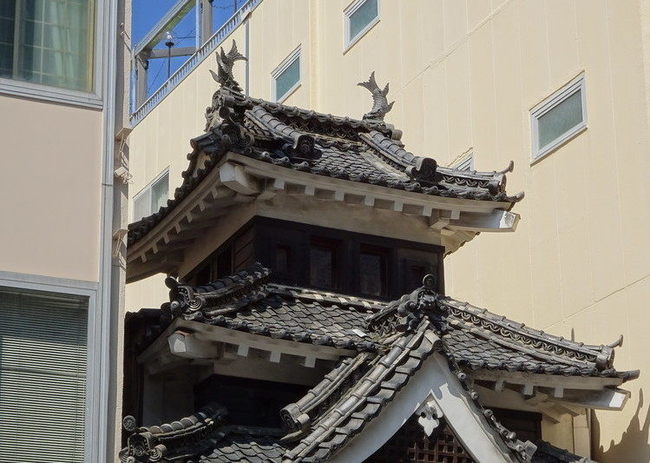 松本城に似た青翰堂