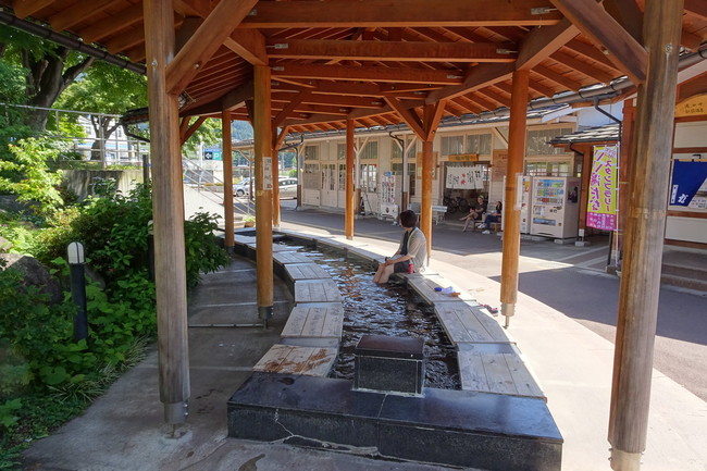 湯田中駅前足湯 楓の湯