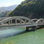 小谷村の橋と鉄橋はまるで映画「マジソン郡の橋」