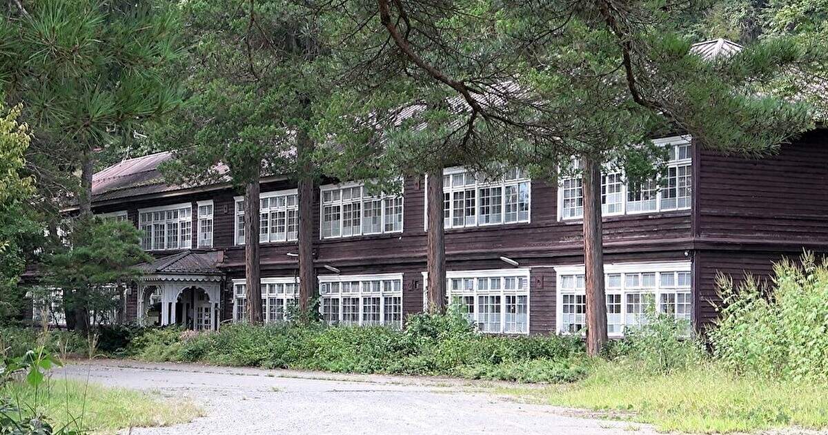 信濃町立古間小学校の木造校舎
